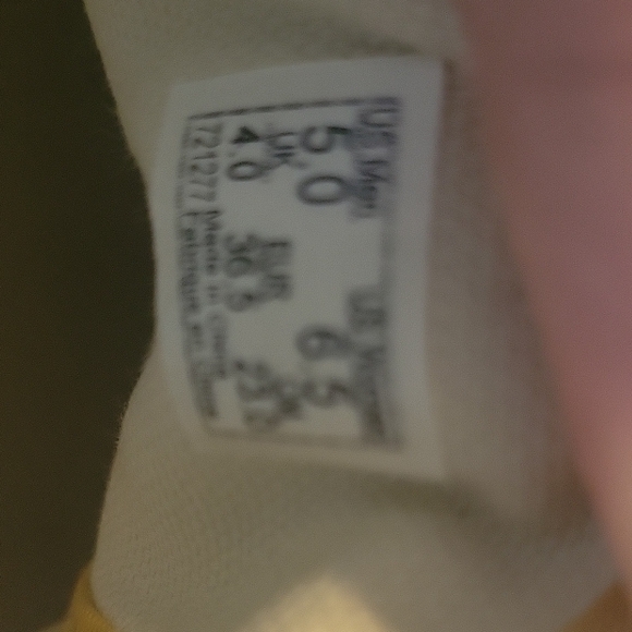 Vans Yellow Sneakers with White Laces and Rubber Toe Cap - Picture 2 of 6